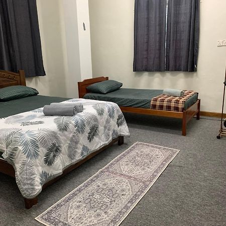 La Wood Homestay カンポン・クアラ・ベシュット エクステリア 写真